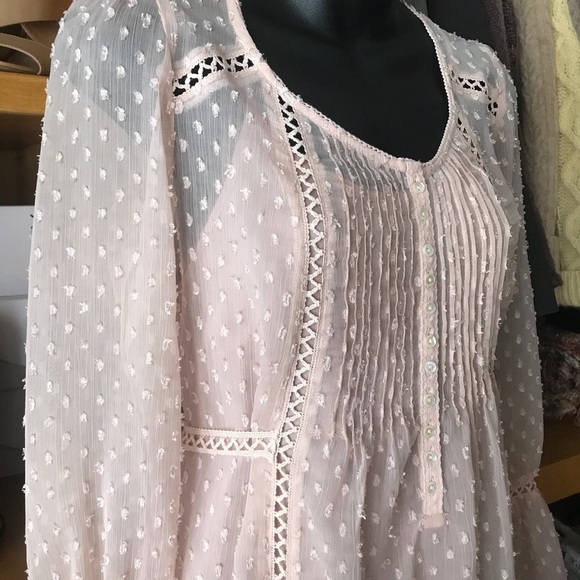⭐️BOGO FREE⭐️ KIMCHI BLUE Pretty in pale pink blouse - Picture 2 of 8